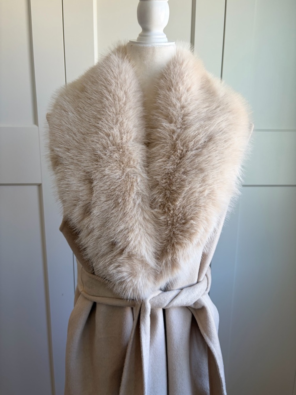 Zara Cream Sleeveless Belted Vest with Faux Fur Collar | S - Picture 4 of 7